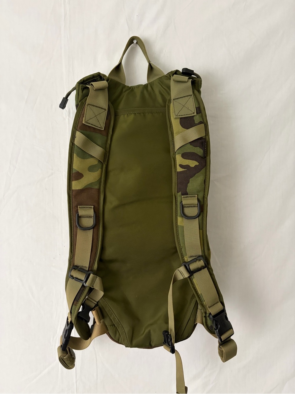 CamelBak Maximum Gear Camo Hydration Pack Backpack (F183) - Picture 6 of 16